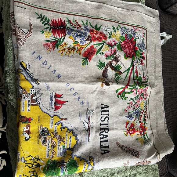 Colorful Australia Map tablecloths - Picture 2 of 8